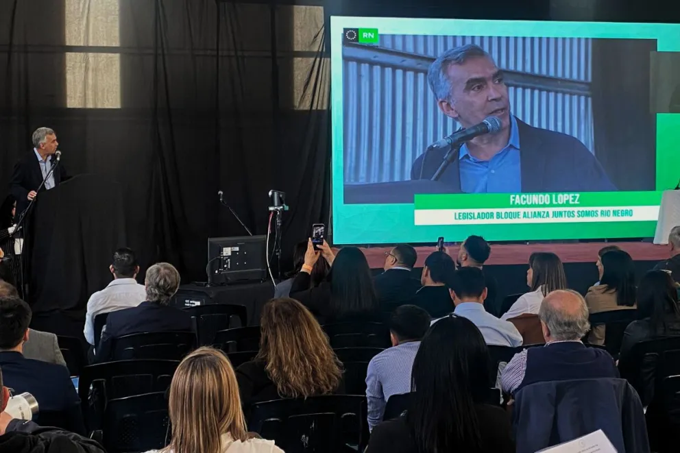 López habló durante la audiencia pública por el buque MK II.
