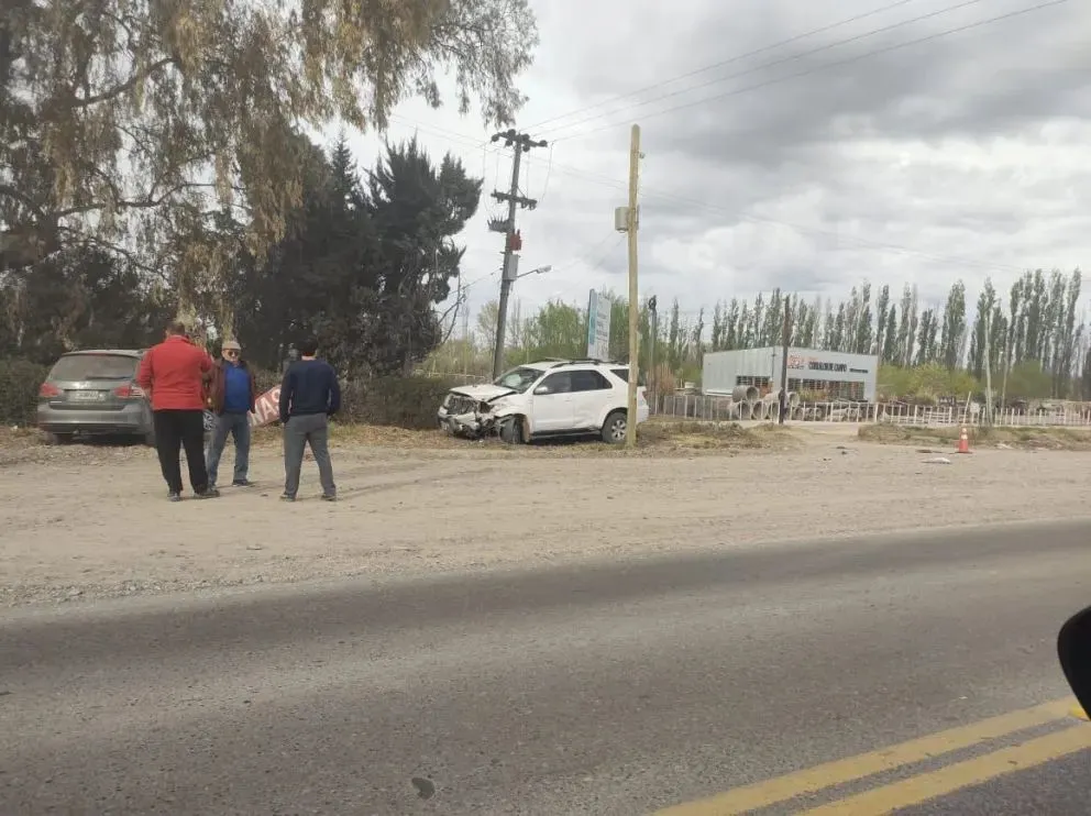 Como consecuencia del impacto, la conductora de la Surán fue trasladada al Hospital Francisco López Lima. Foto (ANR)