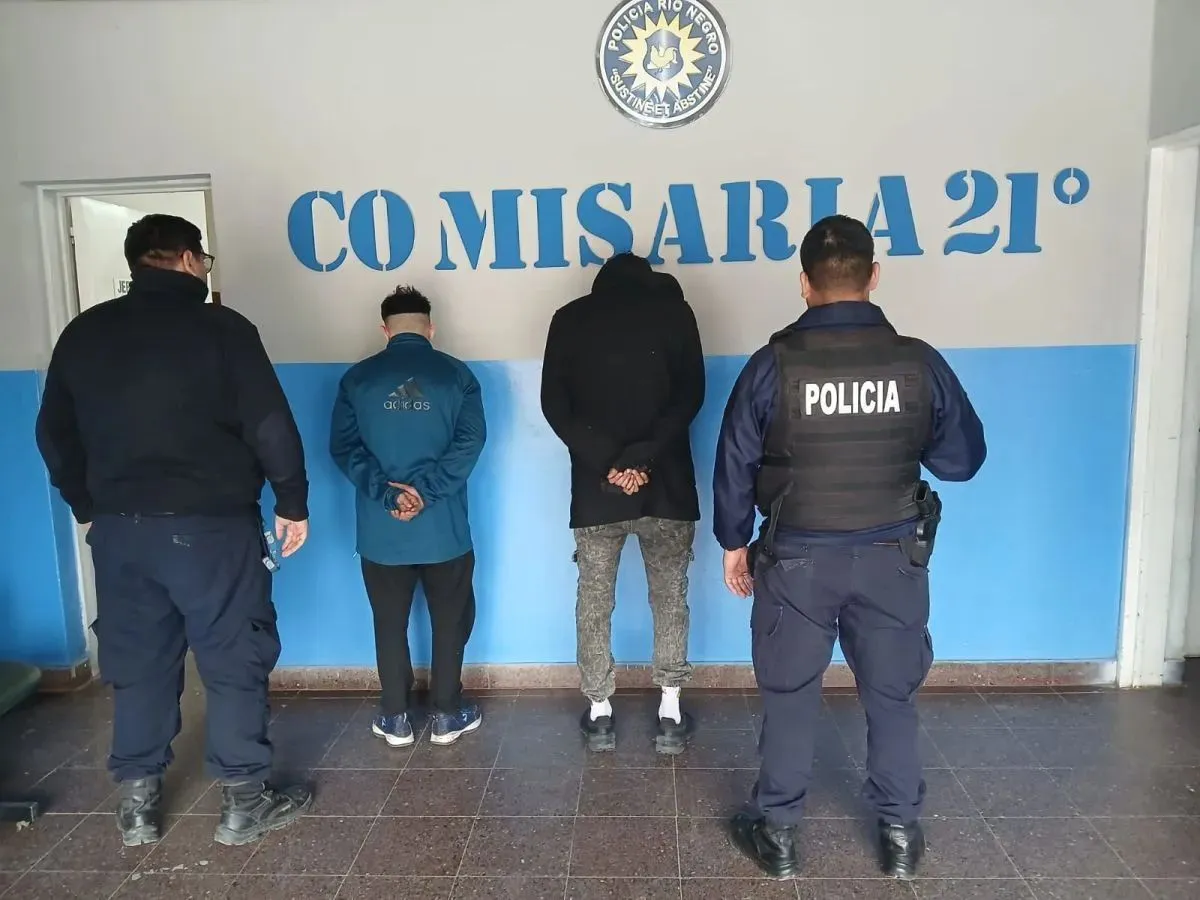 Los sujetos quedaron detenidos a disposici&oacute;n de la justicia. Foto (Polic&iacute;a de R&iacute;o Negro)