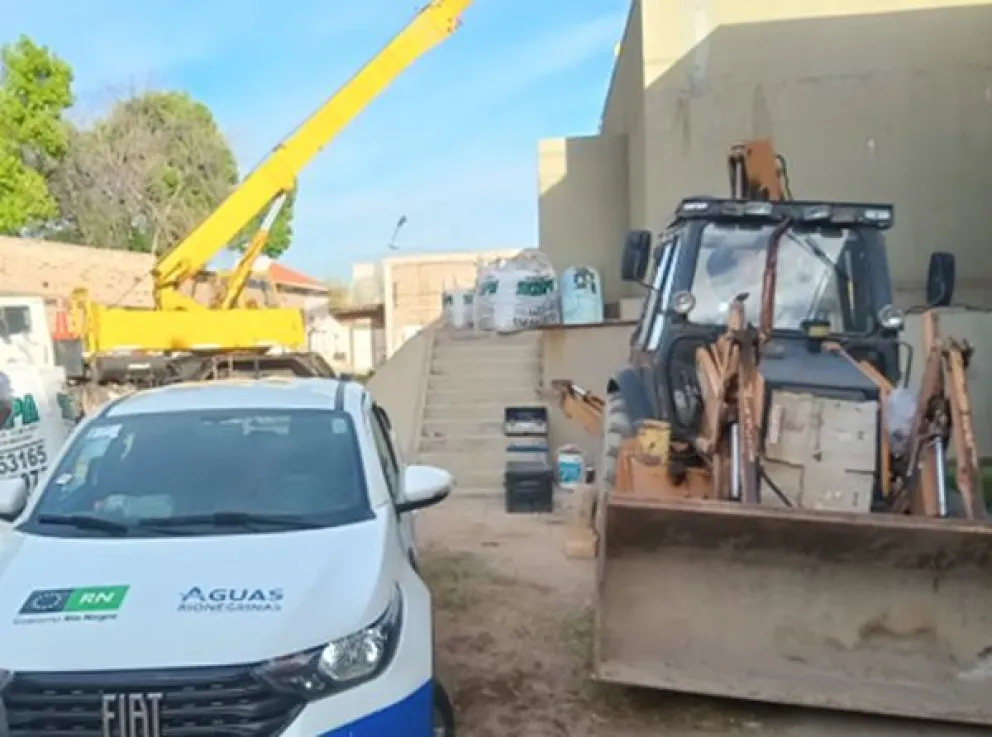 Continúan los trabajos de renovación de los mantos filtrantes de la planta de potabilización de Regina. (Fotos gentileza)