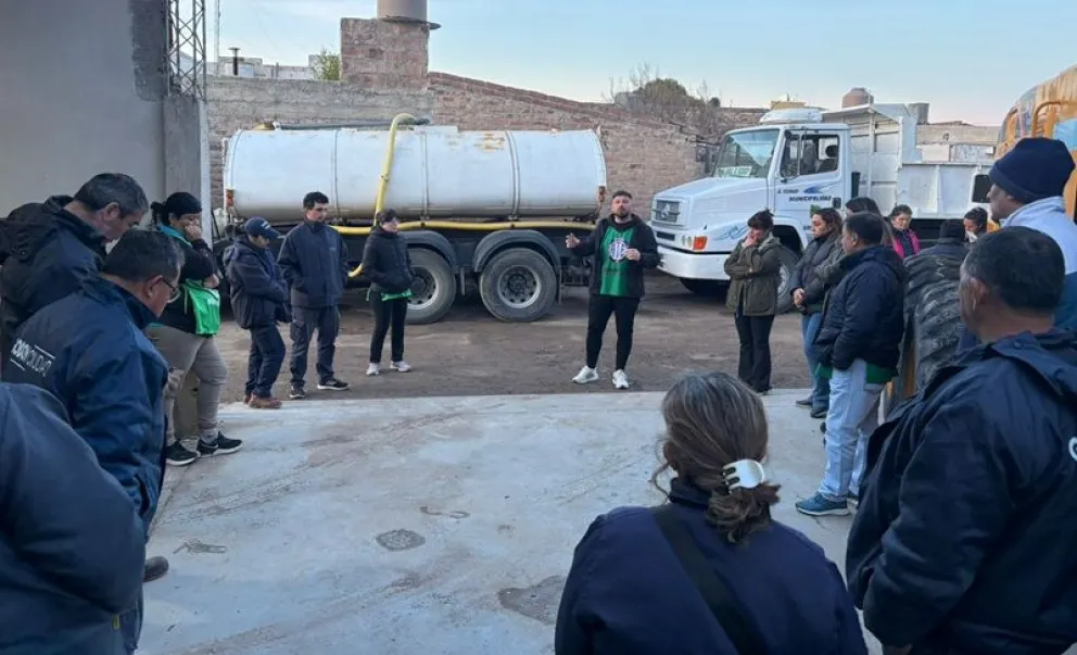 En Godoy los trabajadores municipales hicieron una asamblea para debatir la propuesta salarial. (Foto gentileza)