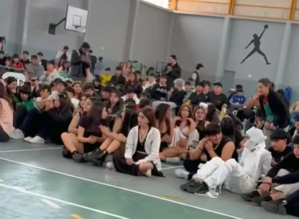 Alumnos de la ESRN N° 75 de Chichinales tuvieron una jornada recreativa para celebrar el Día del Estudiante.