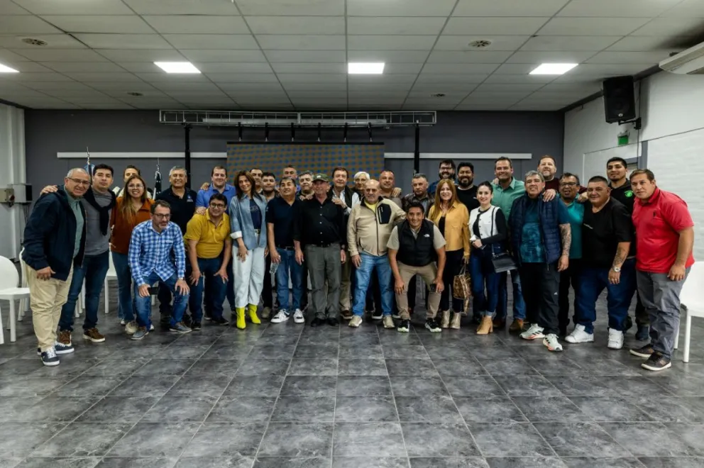 Los candidatos de Juntos Defendemos Río Negro y el Gobernador compartieron un encuentro junto a más de quince gremios de la provincia.