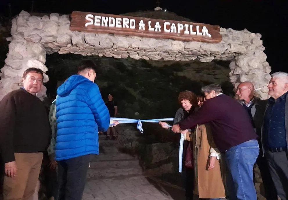 Junto a la familia del ex intendente y legislador Carlos Peralta se reinauguró el Sendero.