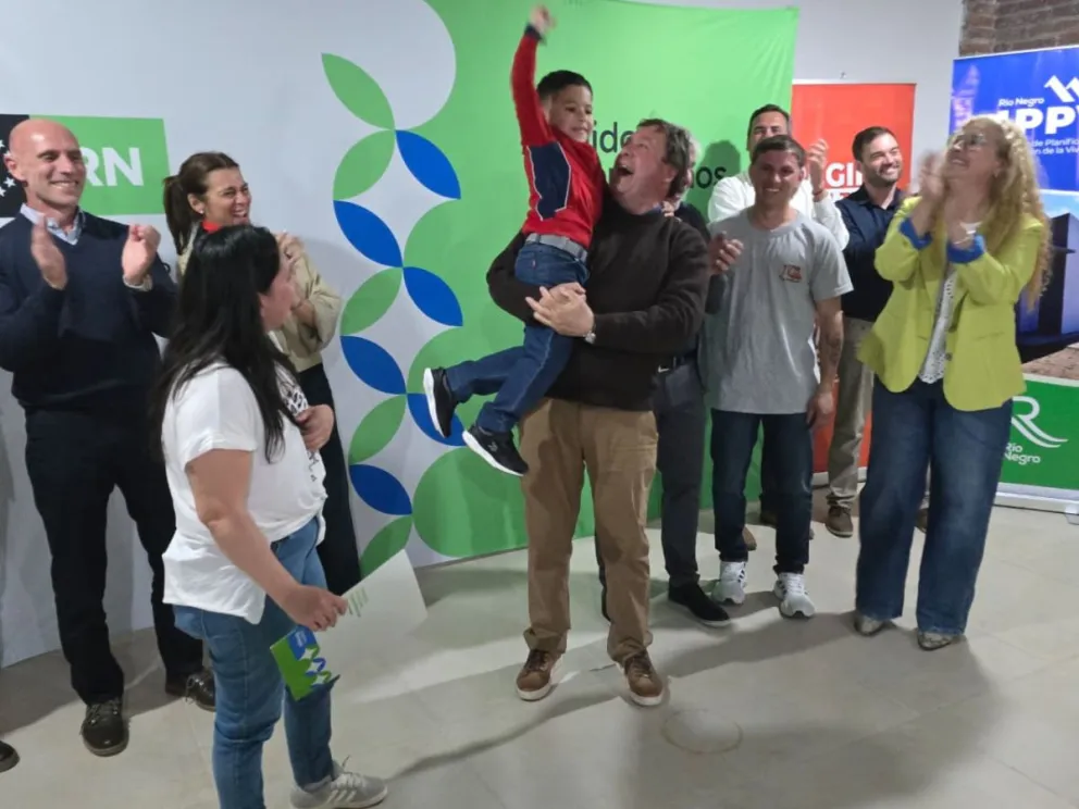 El acto fue encabezado por el gobernador Alberto Weretilneck y el intendente Luis Albrieu (Fotos Gobierno RN).