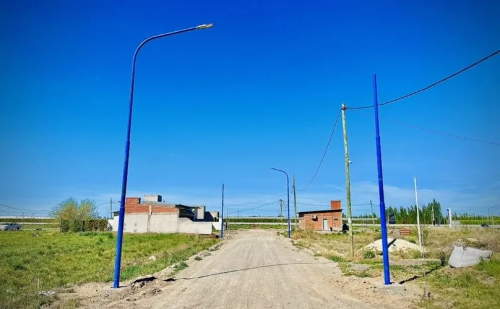 La extensión y mejora de la red de alumbrado público es una de las obras destacadas por el municipio de Huergo. Foto: archivo