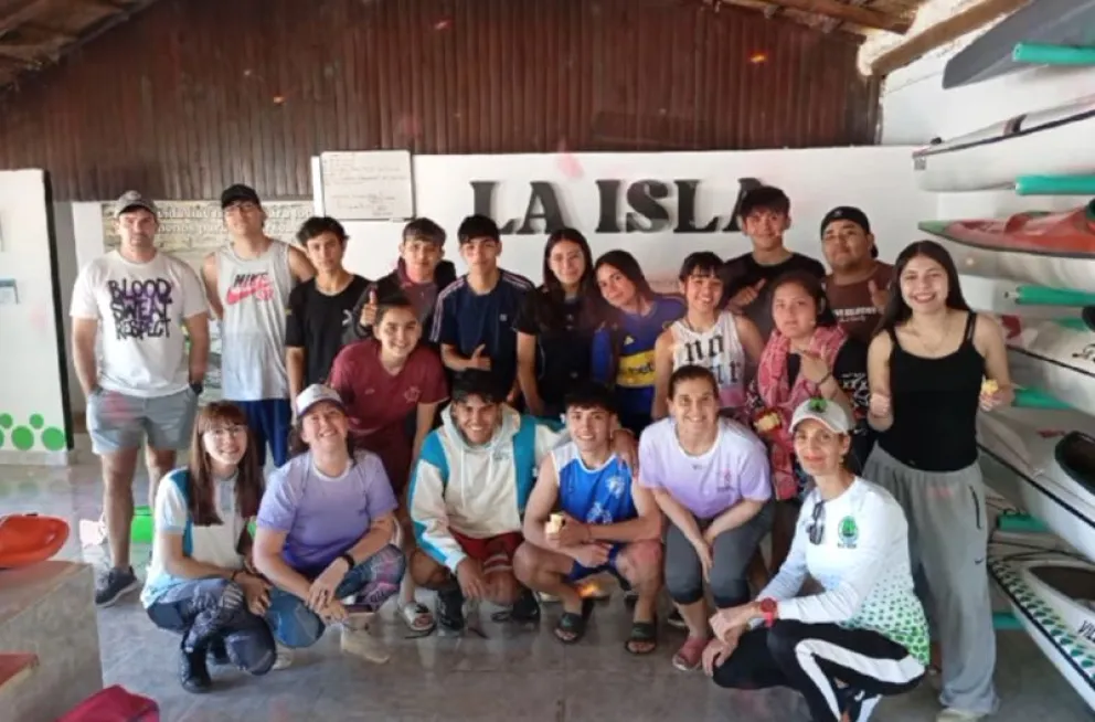 Alumnos de la ESRN 145 realizaron la primera práctica del proyecto de canotaje escolar. (Fotos gentileza)