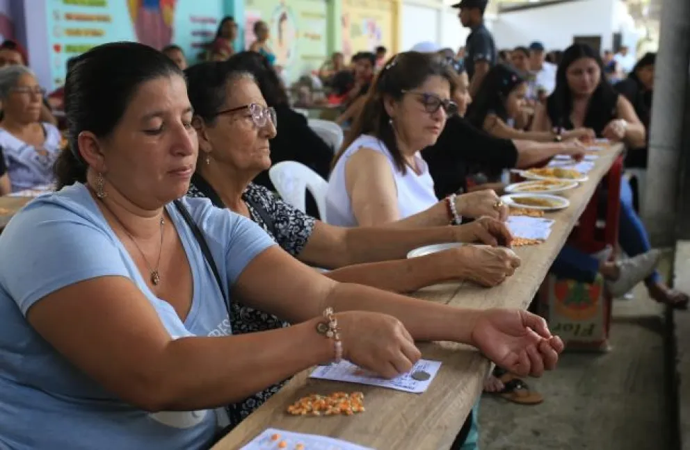 Para celebrar el Día de la Madre convocaron a un bingo gratuito en Mainqué. (Foto archivo)