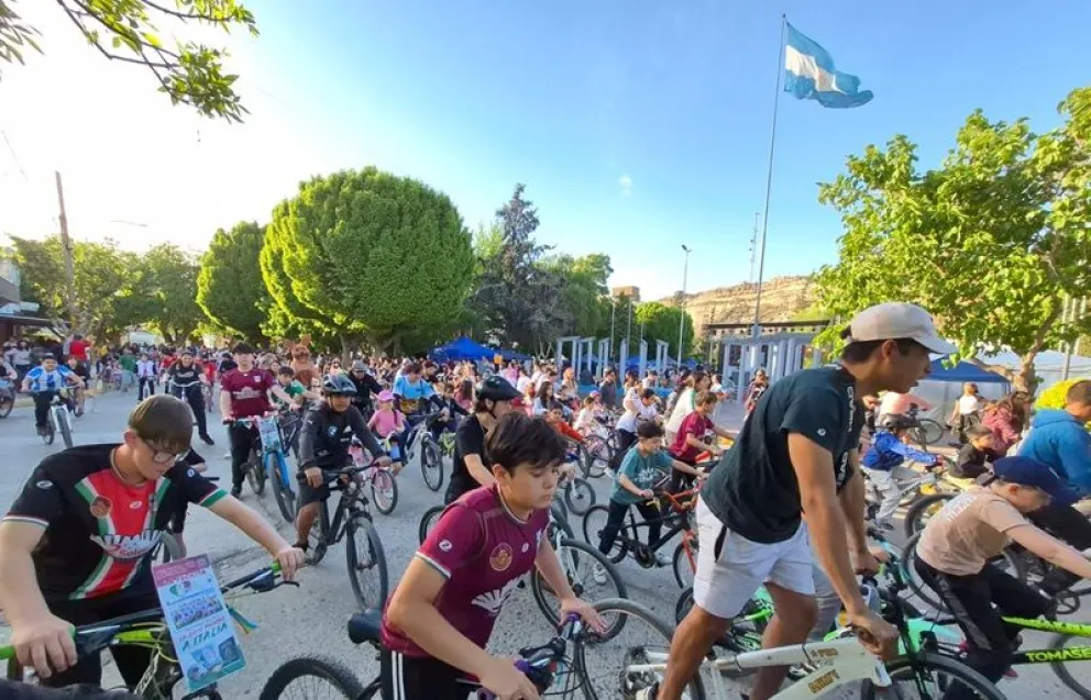 Comenzó la nueva edición del Pedaleando 24 horas solidario en Regina. (Fotos LCR)