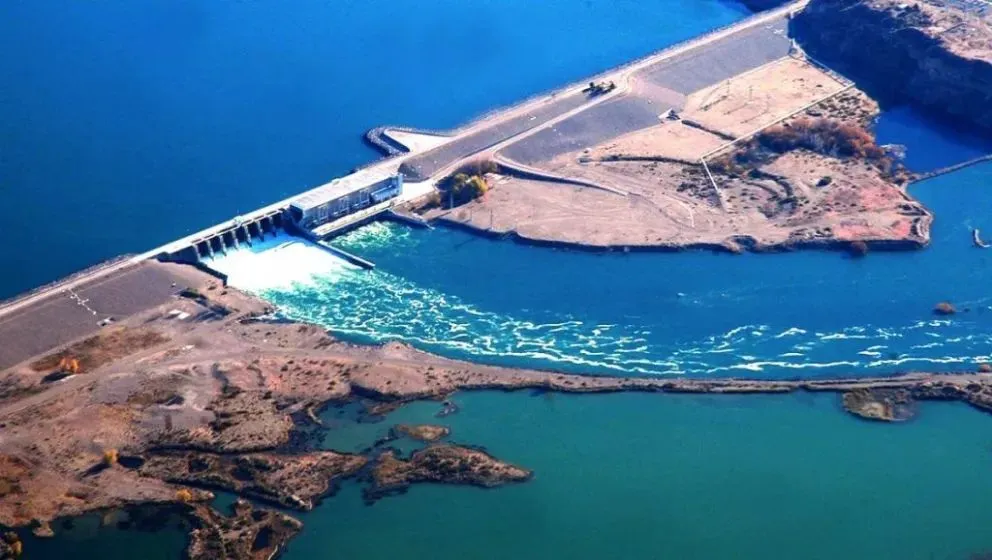 La represa de Portezuelo Grande, la primera sobre el r&iacute;o Neuqu&eacute;n. Los aportes del deshielo equivalen a la mitad de los de un a&ntilde;o normal. Foto: archivo.
