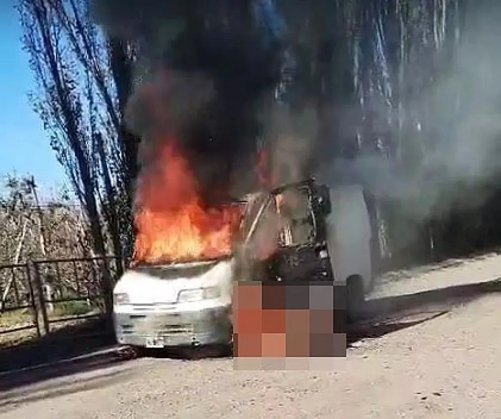 La víctima circulaba en un furgón Peugeot Boxer y el contacto con un cable eléctrico de media tensión generó el fuego en cercanías a Villa Alberdi. Foto captura video gentileza (archivo). 