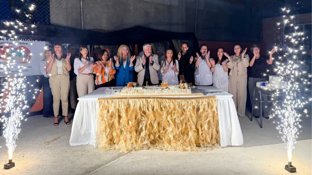 Con una amplia concurrencia de autoridades municipales, provinciales y vecinos, el acto terminó cerca de las 20. (Foto: Celeste Cerezuela)