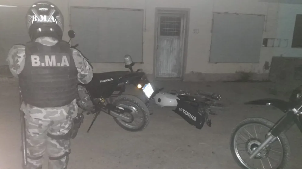Una de las doce motos retenidas fue abandonada en el marco del control. Foto Policía RN. 