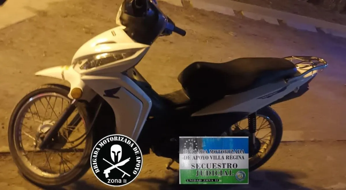 Una moto Honda wave ten&iacute;a pedido de secuestr&oacute; de la Unidad 45 de Cipolletti. Foto Polic&iacute;a RN. 