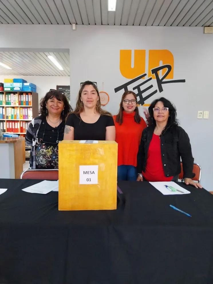 Una de las 6 urnas se encuentra en la seccional. Hasta el momento no existe porcentaje de cuántos docentes ya votaron. Foto Unter VR.
