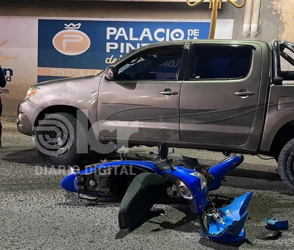 El impacto pasó alrededor de las 2 de la madrugada y fue entre las calles Primera Junta y Rodríguez Peña. Foto gentileza.