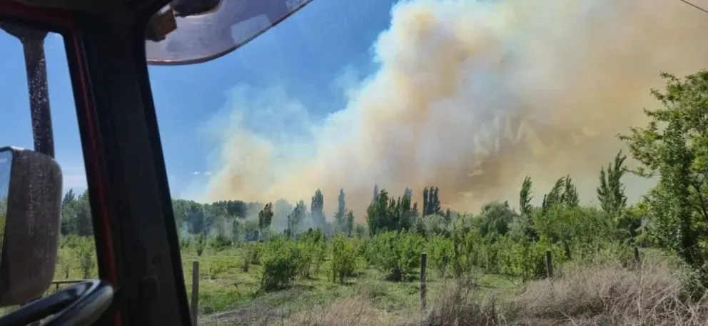 El operativo de bomberos continúa activo en ambas localidades. Foto: gentileza Edersa