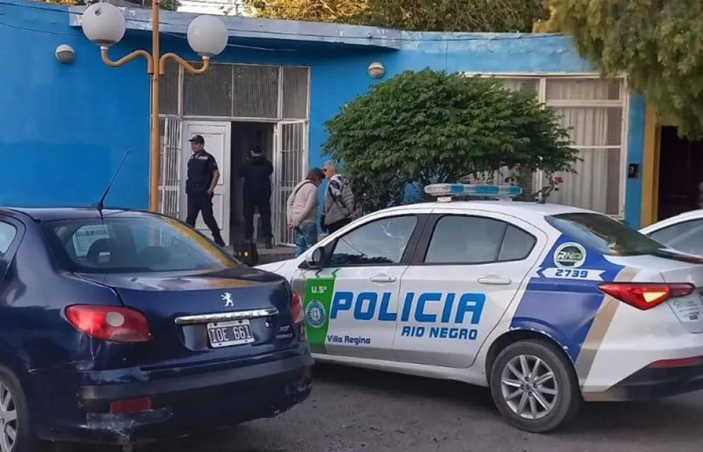 La policía trabajó en el lugar tras el aviso por el robo y destrozos en la Unidad Básica. Foto: gentileza