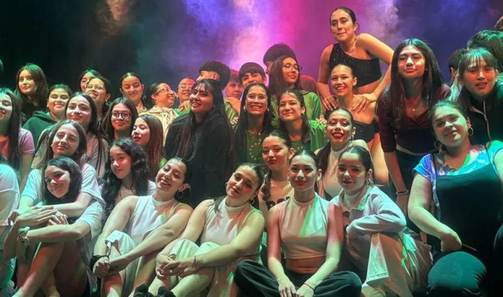 Integrantes de la delegación de jóvenes artistas de Huergo que participó en la final de los Encuentros Culturales Rionegrinos. Foto: gentileza