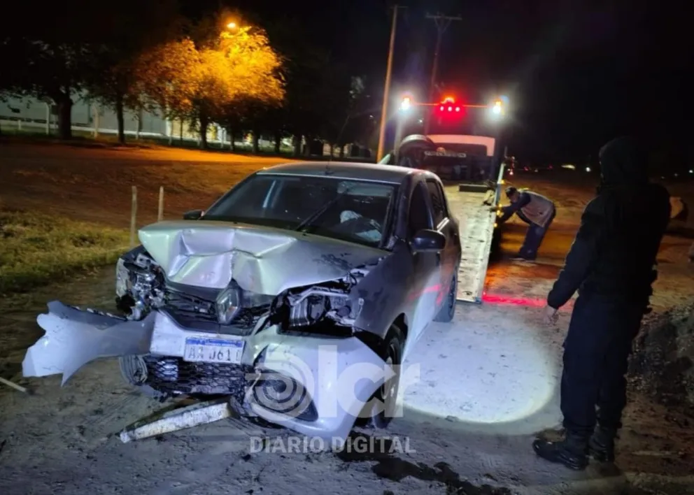 El hecho de tránsito ocurrió minutos antes de las 2 cuando el rodado circulaba en sentido oeste- este. Foto gentileza.