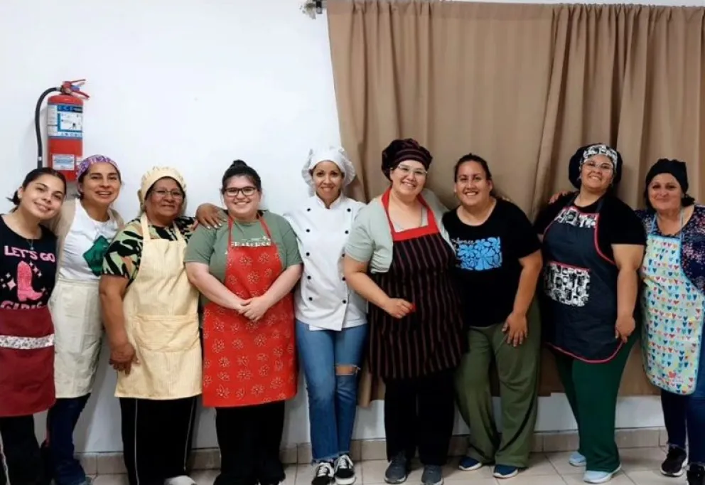 Con una actividad práctica cerró el taller de elaboración pastas que se dictó en Godoy en convenio entre el municipio y la FACTA. Foto: gentileza