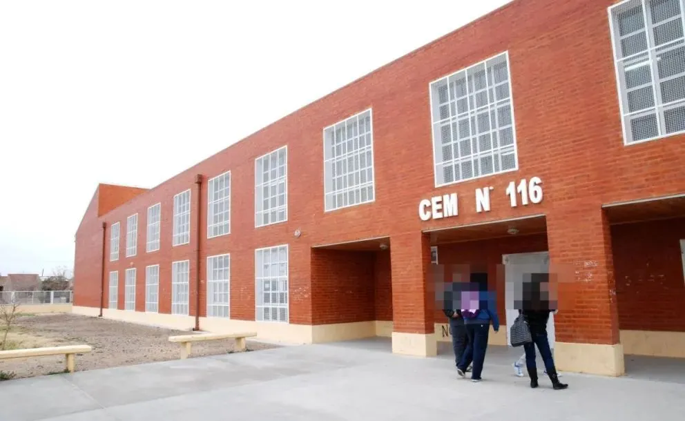 Educación confirmó que el docente fue separado preventivamente de sus cargos mientras avanza la investigación judicial y administrativa. Foto: Ilustrativa.