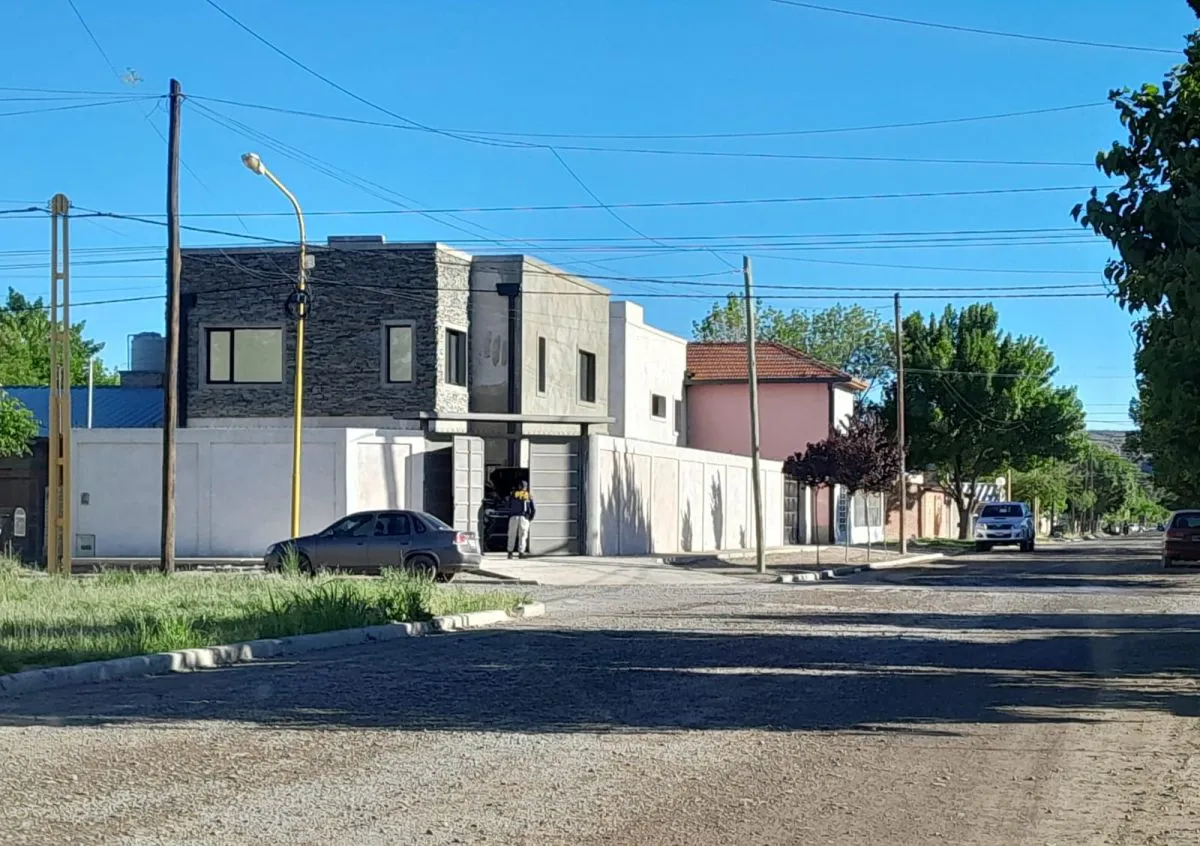 Además de Gendarmería, colabora la División Antidrogas de Cipolletti. Foto LCR.