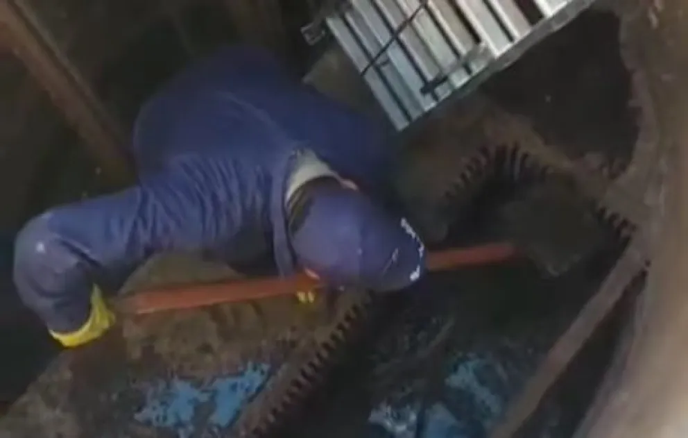 El personal de la Cooperativa encontró elementos que no deben ser arrojados a través de la red cloacal. Foto: gentileza