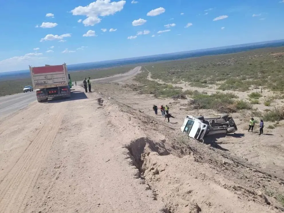 as tareas para retirar los vehículos se extendieron durante la tarde debido a la inclinación del terreno y las condiciones del camino. Foto: gentileza. 