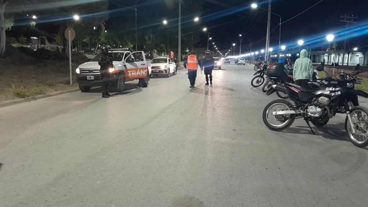 El operativo nocturno se extend&iacute;a hasta las 5 de la madrugada del s&aacute;bado. Foto Polic&iacute;a RN.
