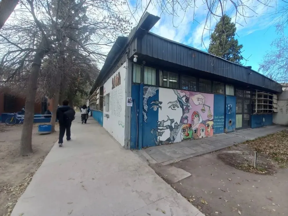 La UNco posee dos sedes en Roca, la Facultad de Derecho y Ciencias Sociales y la Facultad de Lenguas. Foto: Tania Domenicucci