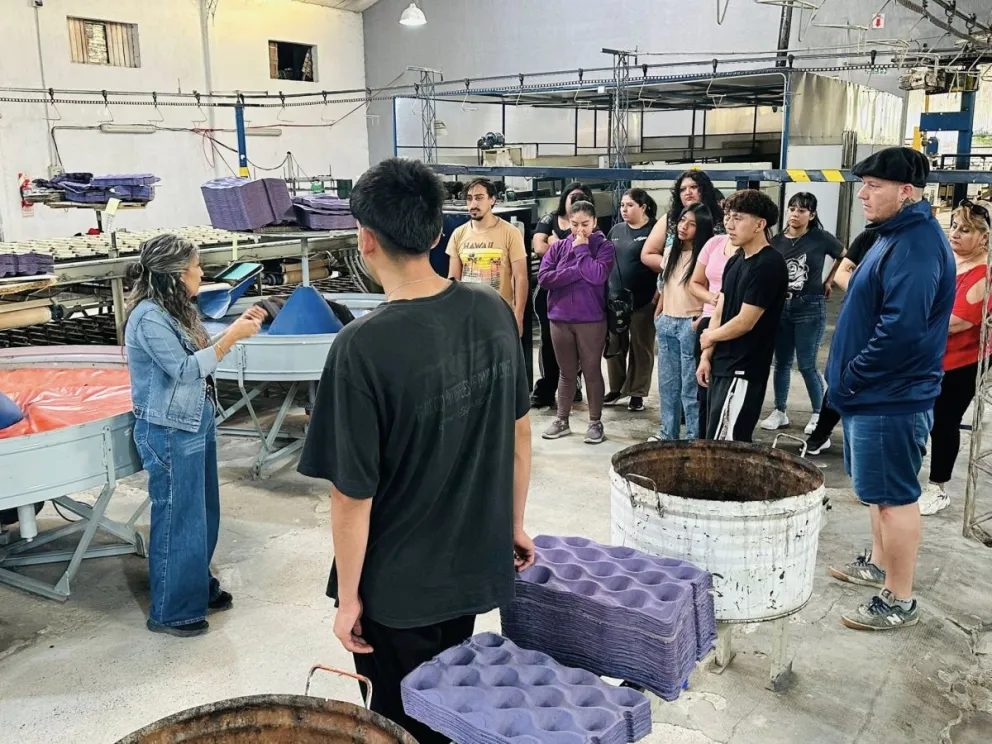 El curso se realiza en el galpón El Choguy ubicado sobre calle Bolivia 450. Foto Municipio Huergo.