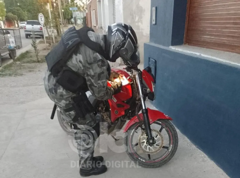 La Yamaha FZ 150 cc fue secuestrada y llevada a la Comisaría 22. El robo ocurrió en el 2017. Foto Policía RN.