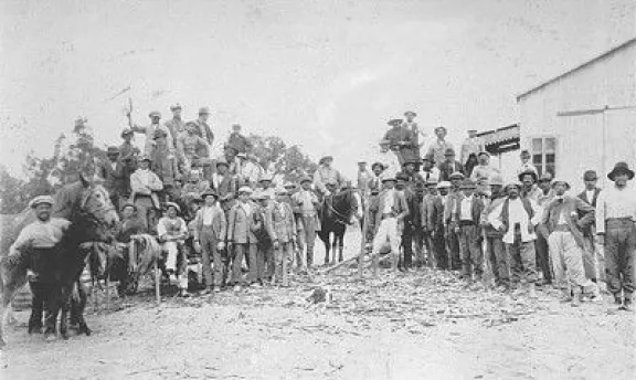 Primer grupo de colonos con Bonoli Noviembre de 1924. Foto Museo VR (archivo).