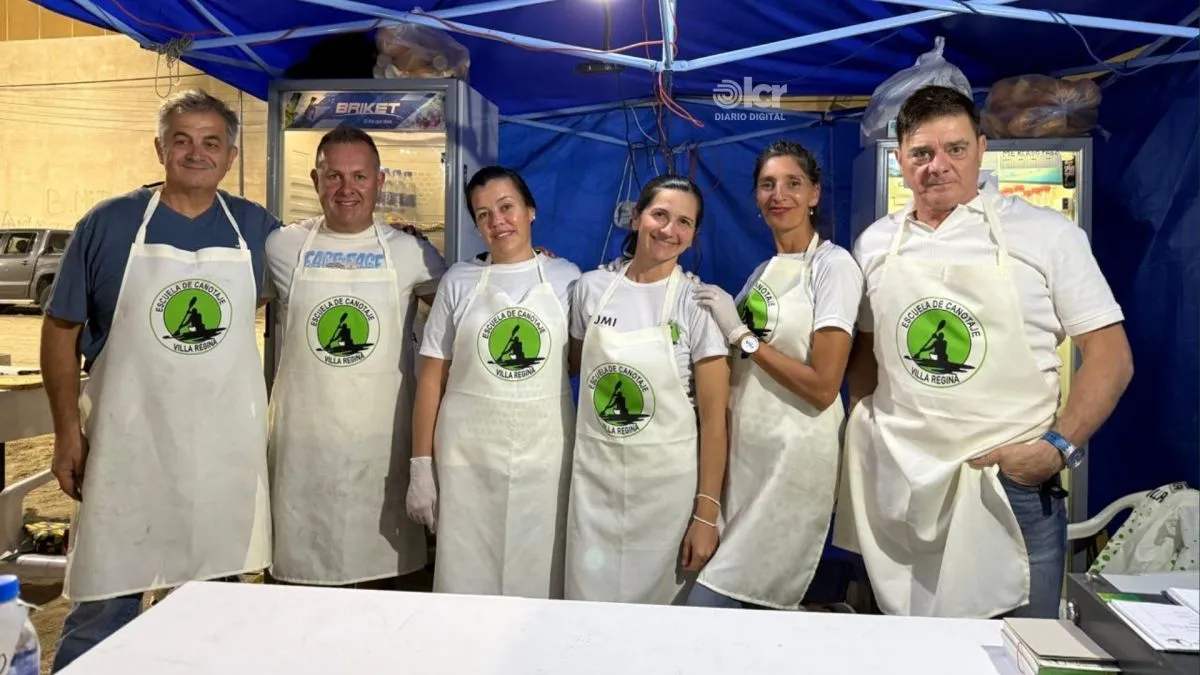Escuela de Canotaje "La Isla" también tuvo un puesto gastronómico. Foto: Celeste Cerezuela
