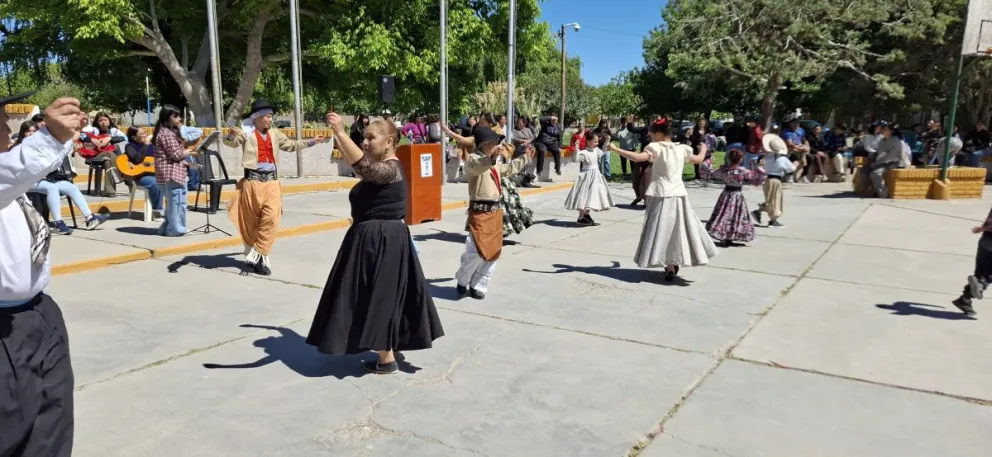 La localidad cumplió los 100 años el 28 de octubre, día en el que se hizo el acto protocolar en la plaza central. Foto Municipio. 