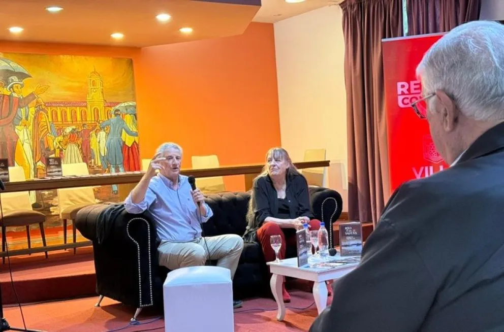 Masscessi regresó nuevamente a Villa Regina, su ciudad natal, para presentar su libro Río de los Sauces una charla amena con amigos. Fotos: Celeste Cerezuela