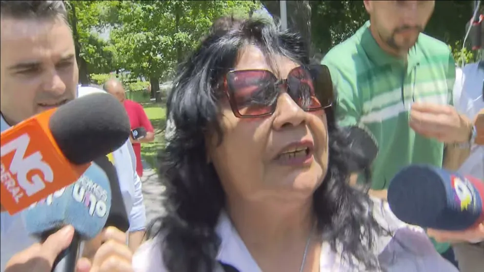 Marcelina Sena en diálogo con la prensa. 