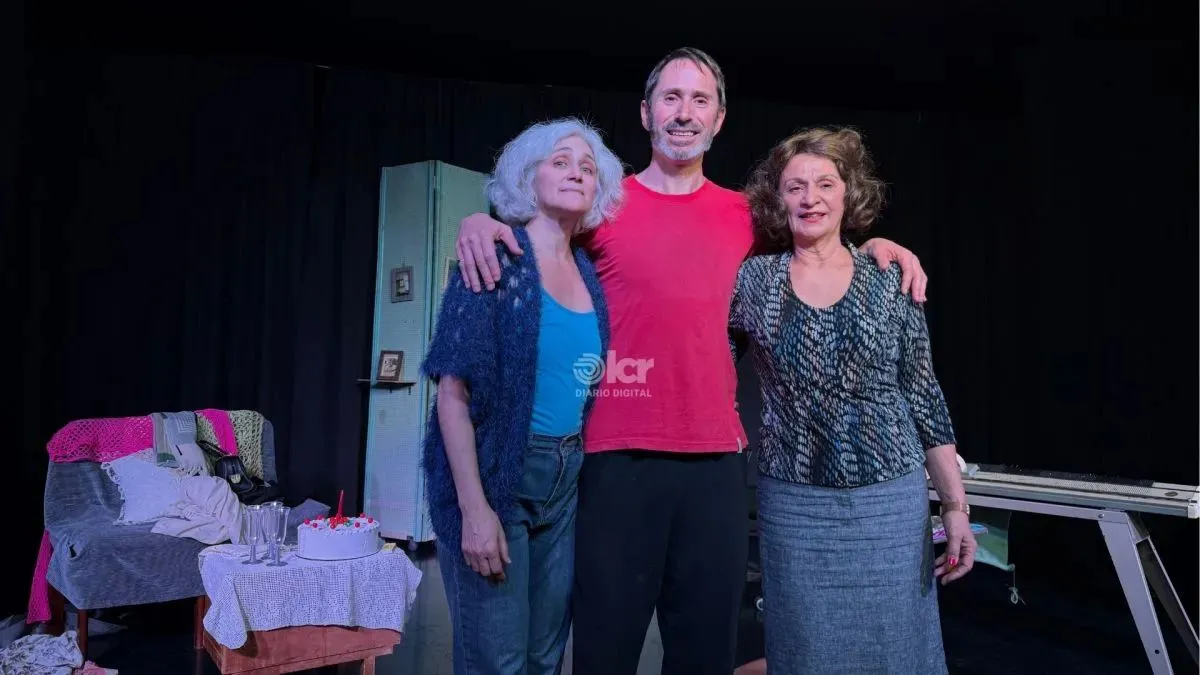 De izquierda a derecha: Paola Frullani, Marcos Aguilera y Alicia Carreira Neto luego del estreno. Foto: LCR