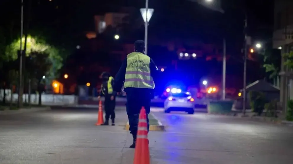 El trágico accidente se produjo cerca de las 23.30, en la ruta nacional 151. El hombre y la mujer se dirigían a San Patricio del Chañar, pero tuvieron un vuelco a la altura de Barda del Medio.