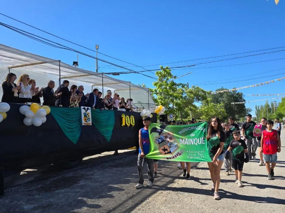 El gobernador Weretilneck y el intendente Petricio encabezaron los actos. Foto Alex Ortega (Gobierno RN).