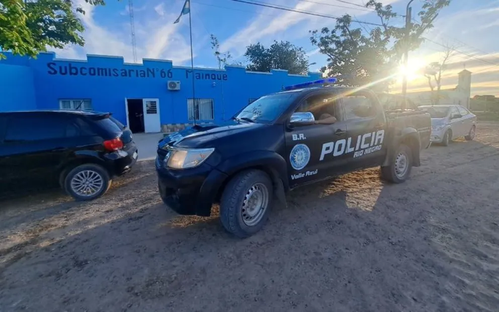 En las primeras horas de este lunes, la policía detuvo a un hombre que intentó robar una cocina de una vivienda que se quemó el domingo. Foto: gentileza