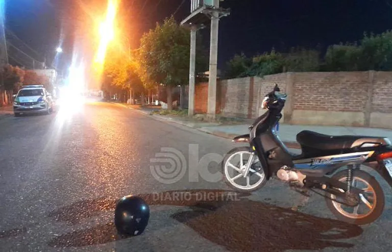 En la moto viajaban madre e hija. El choque ocurrió alrededor de las 20 h del martes 18. Foto LCR (archivo).