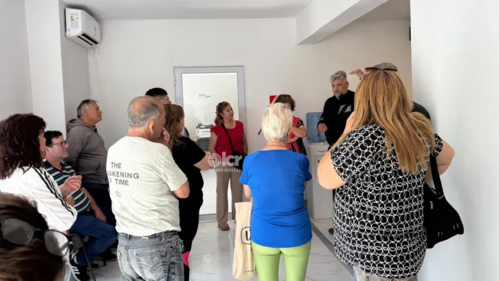 Vecinos expresaron sus reclamos esta mañana al jefe regional de la empresa. Foto: LCR