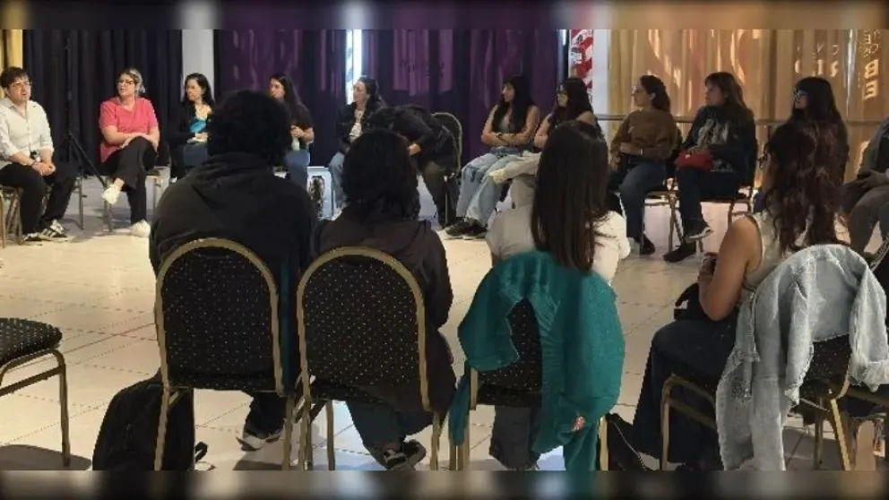 Estudiantes de escuelas secundarias de Roca participaron del encuentro.