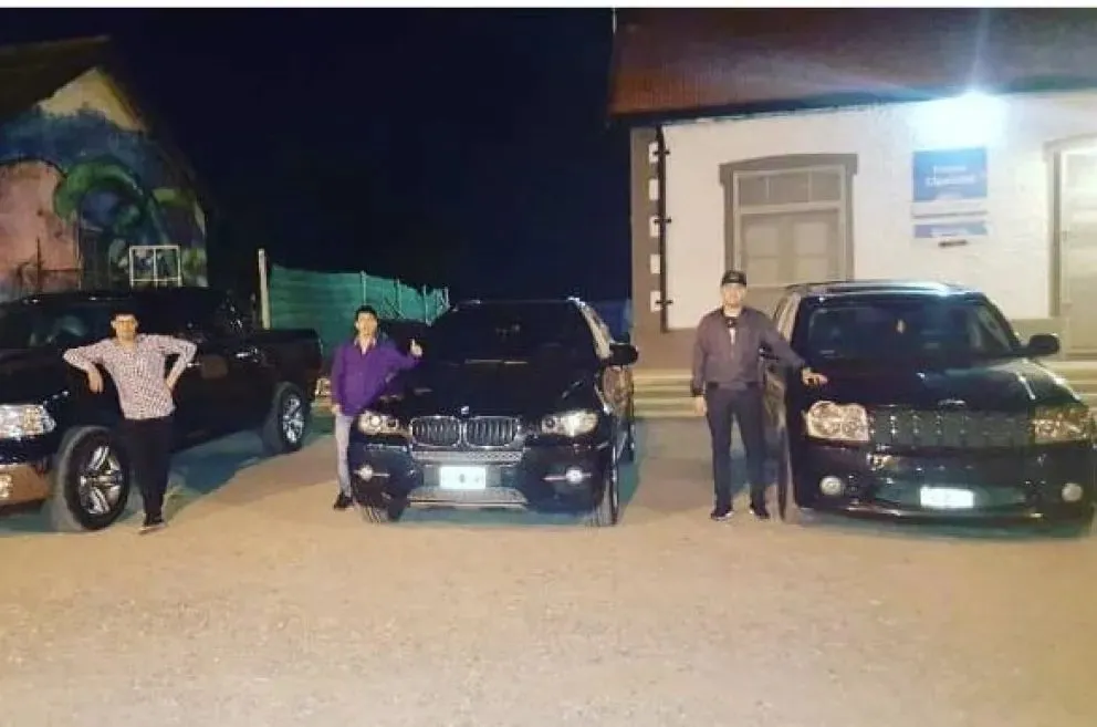 Una imagen de recuerdo: la publicó el mismo Araneda en 2016. A la derecho, Ramiro Gutiérrez; en el medio, Axel "chinito" Araneda. Foto: imagen de Instagram, gentileza.