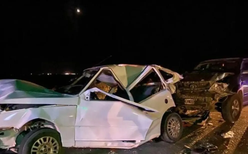 Los cuatro jóvenes heridos viajaban en el Fiat Uno. Dos fueron trasladados de urgencia al Hospital Castro Rendón. Foto: Centenario Digital.