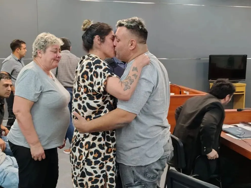 Vega junto a su hija y su esposa: "Voy a salir por la puerta de adelante, como un caballero", dijo. Foto: Cipo360.