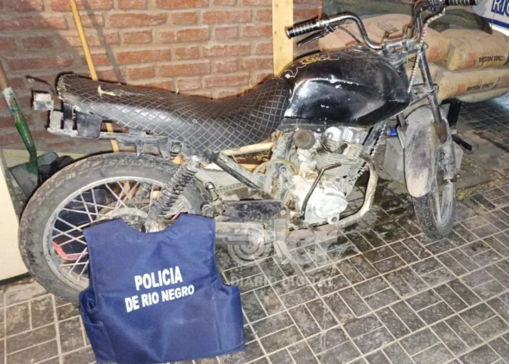 El estado en el que se encontraba el rodado llamó la atención de los efectivos. Luego se sumó la falta de documentación. Foto gentileza.