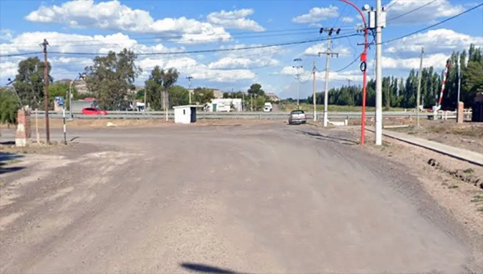 Mientras continúan los trabajos previos para el asfaltado de una calles, se habilitó parcialmente la circulación en el acceso este a Chichinales. Foto: archivo